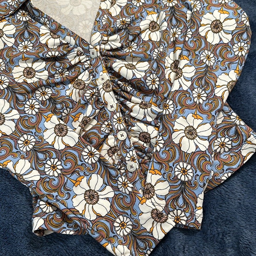 Maeve Ruched Floral Button Up Shirt - Picture 5 of 7